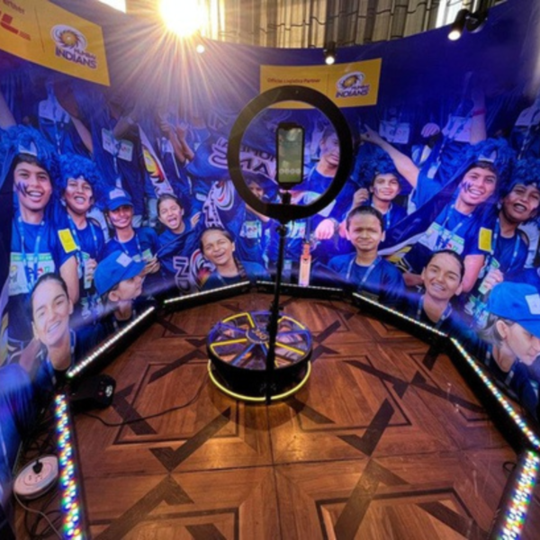 360 Photobooth Dubai - Geeks Evolution