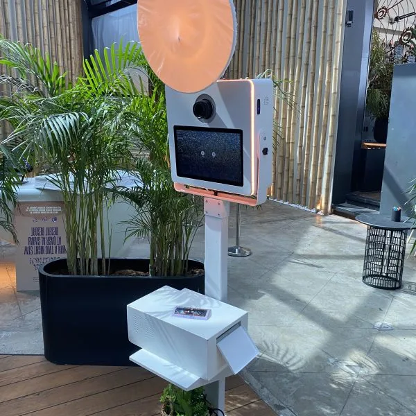 Standard Photo Booth- Geeks Evolution Dubai